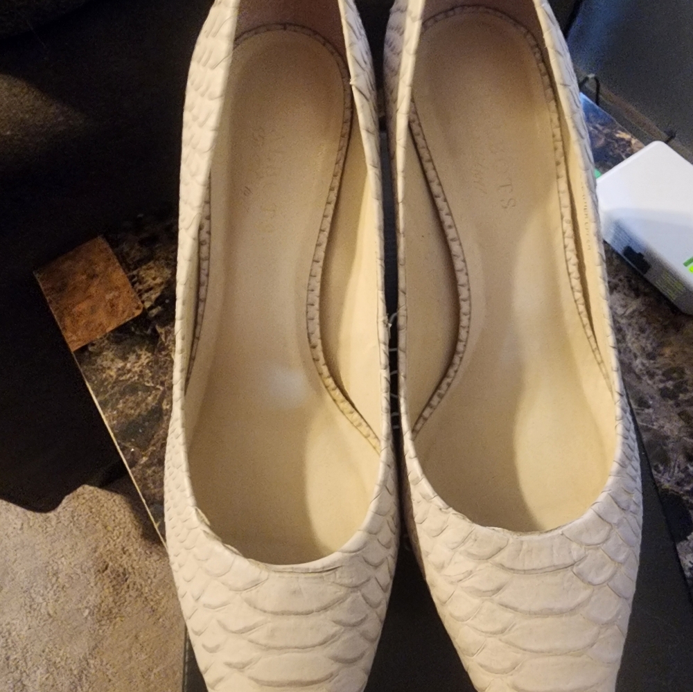 Talbot's size 9 1/2 women's heels snakeskin design